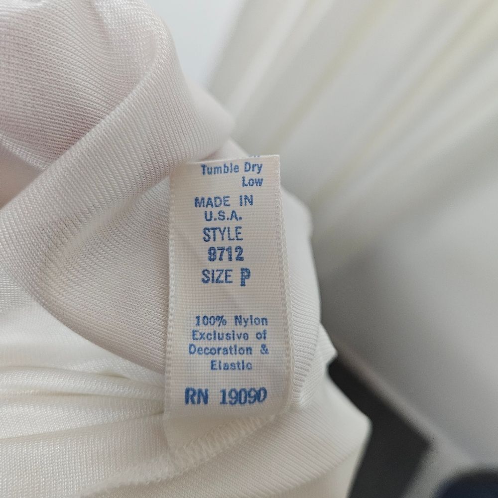 Vintage OLGA Nightgown And Robe Set Size PETITE - Picture 11 of 11